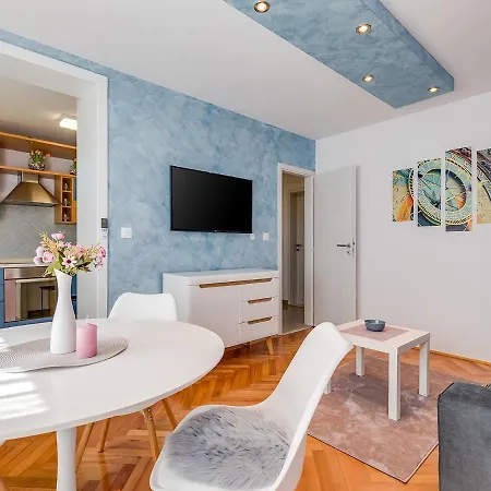 Twins Apartment *